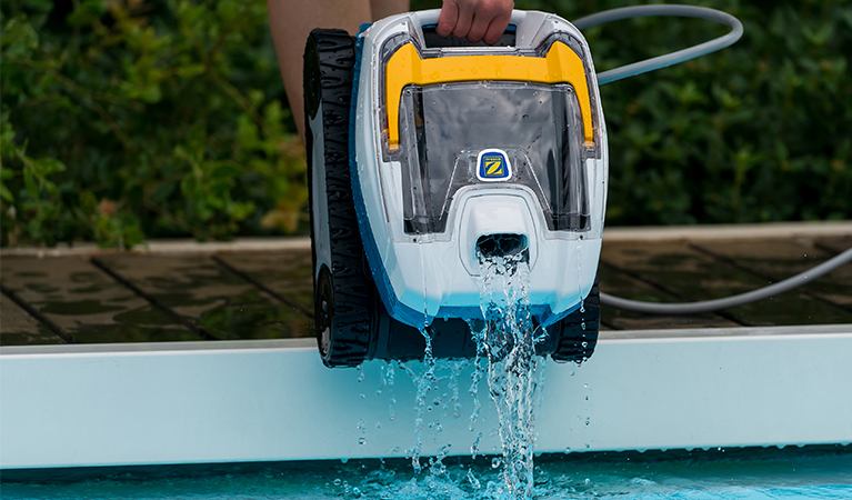 Comment sortir mon robot de piscine de l'eau ?-1